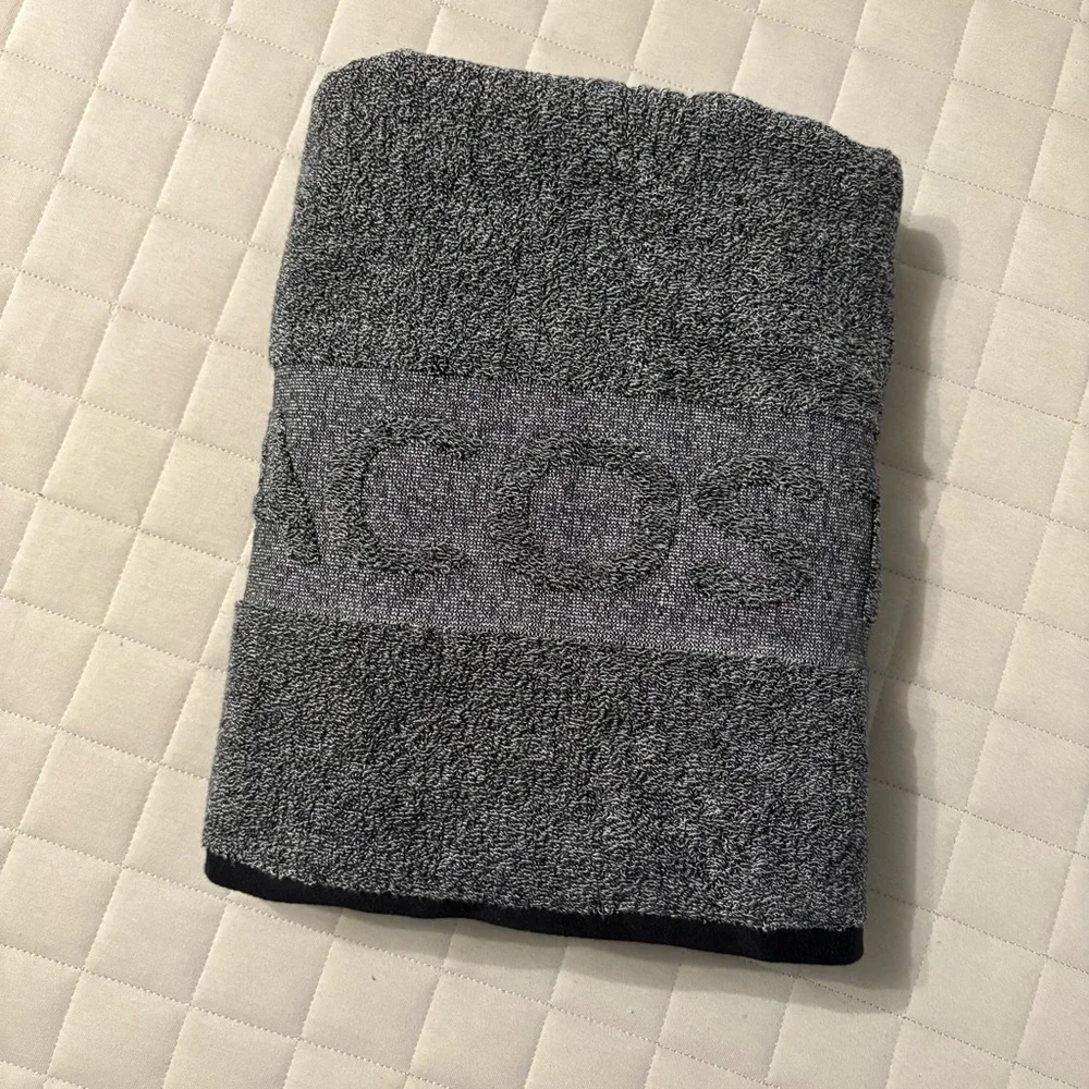 Lacoste Charcoal Gray/Black Heathered Bath Towel